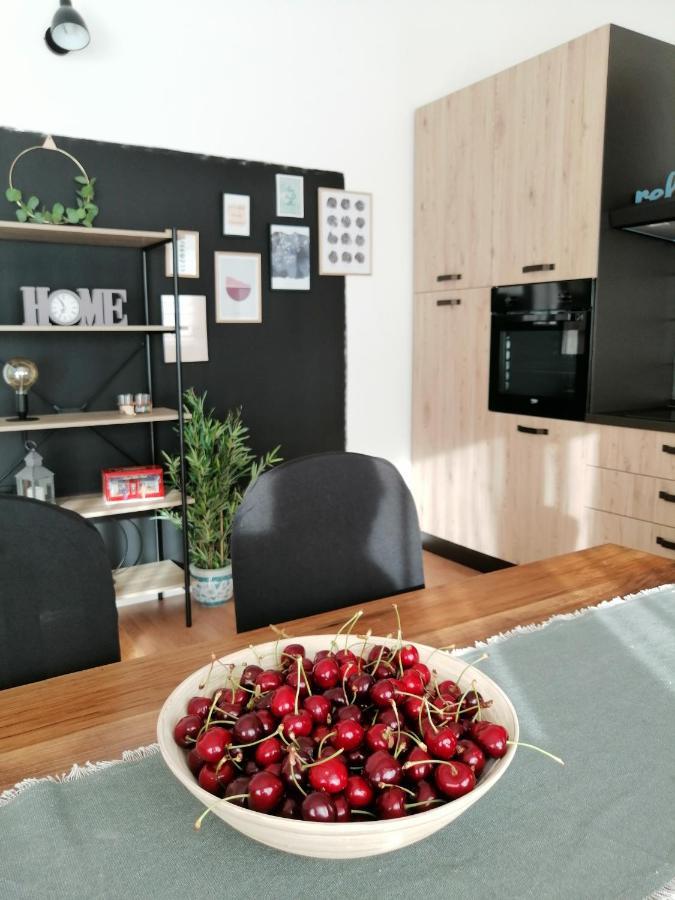 Apartment Near The Sea-Self Check-In Подстрана Экстерьер фото
