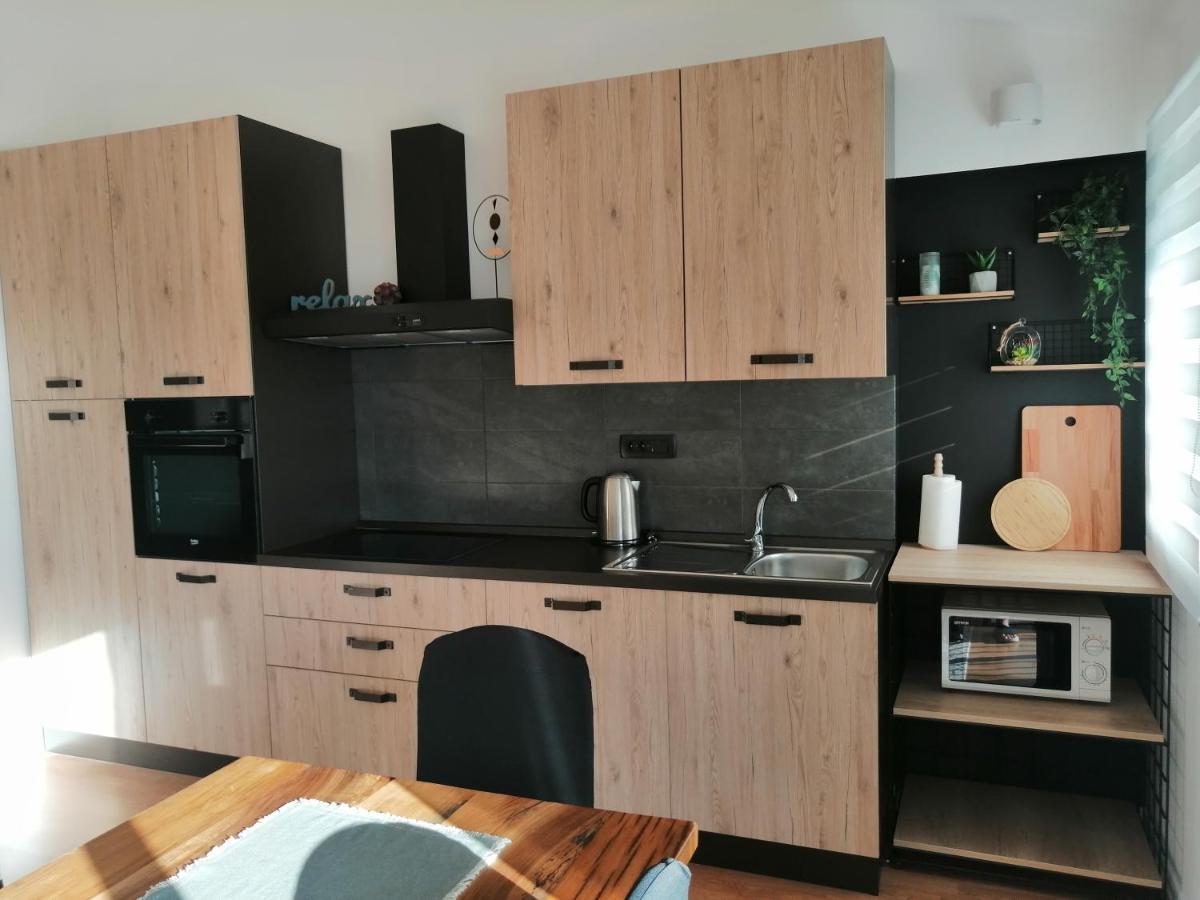 Apartment Near The Sea-Self Check-In Подстрана Экстерьер фото
