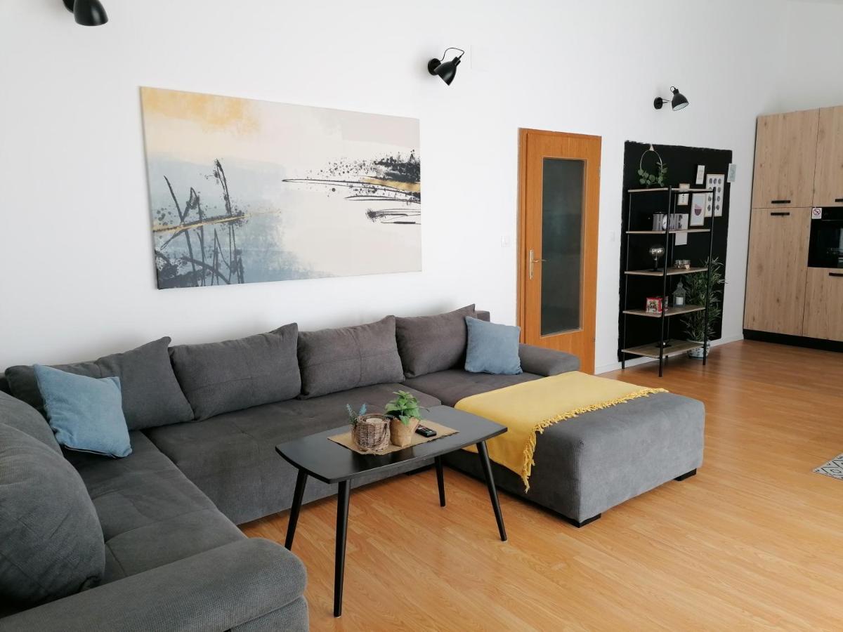 Apartment Near The Sea-Self Check-In Подстрана Экстерьер фото